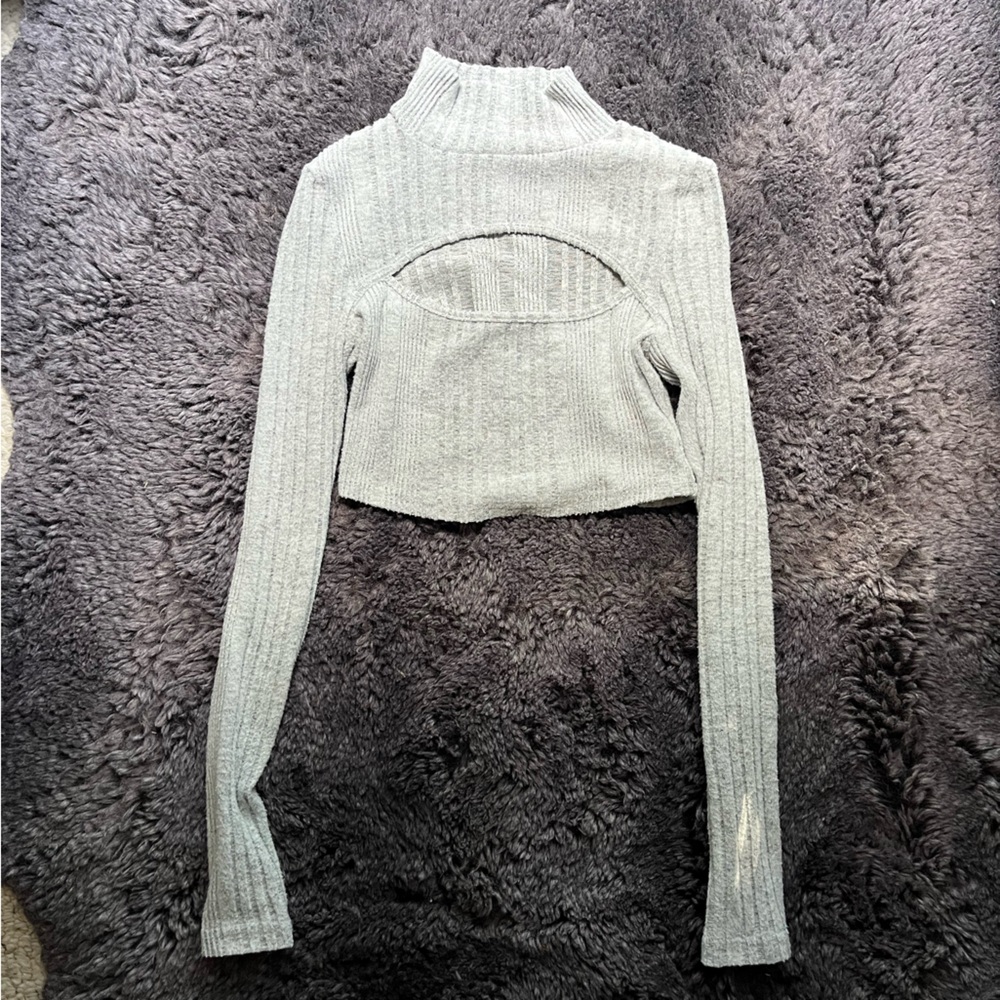 Turtle neck cropped long sleeve